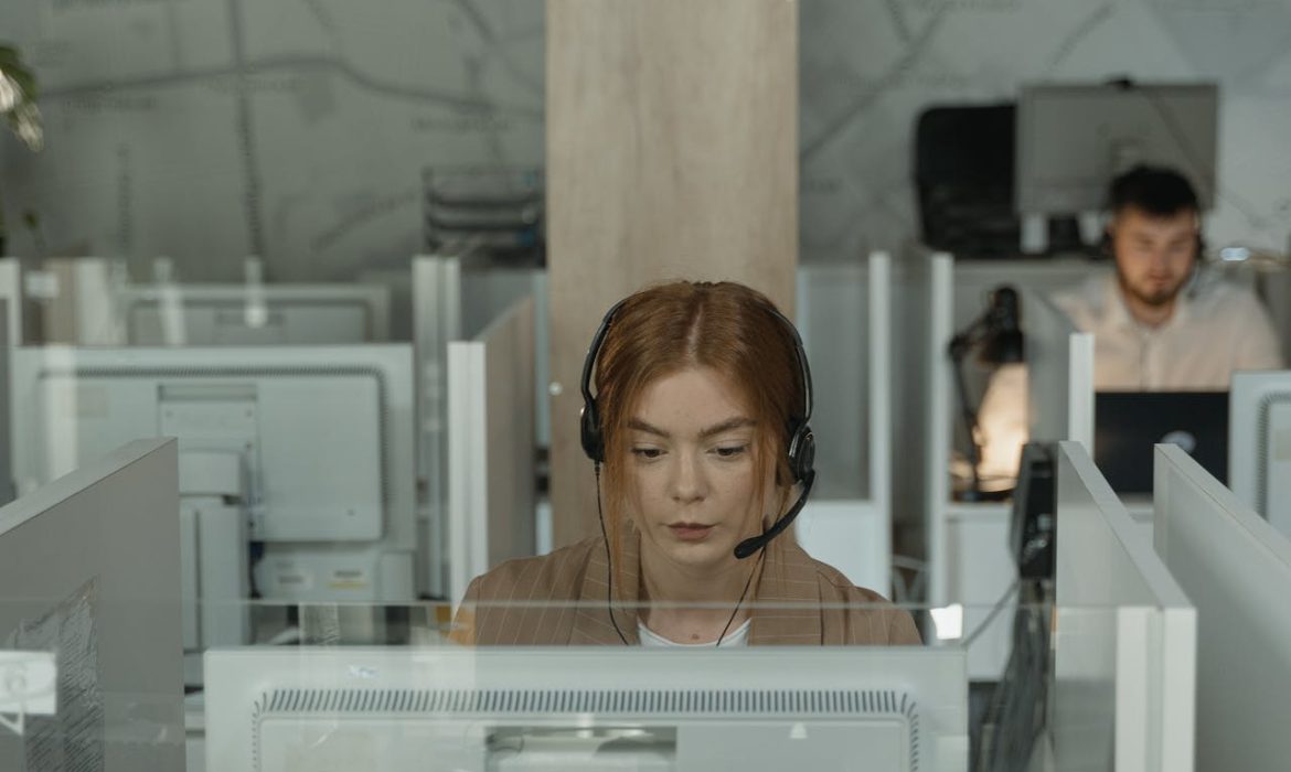 Building a Global Customer Support Team for an E-commerce Platform